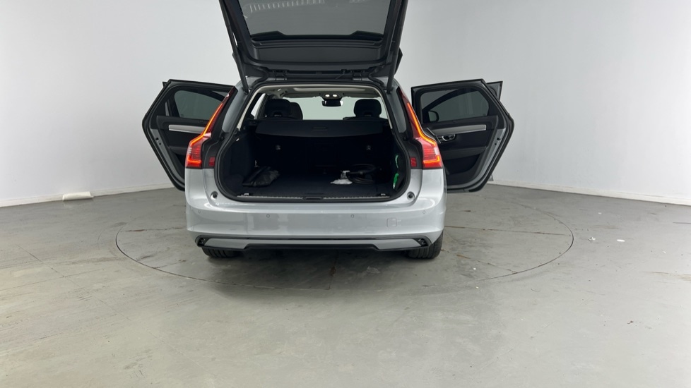 Used Volvo V90 2025 for sale - 76652471: Photo 32