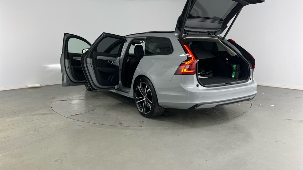 Used Volvo V90 2025 for sale - 76652471: Photo 34