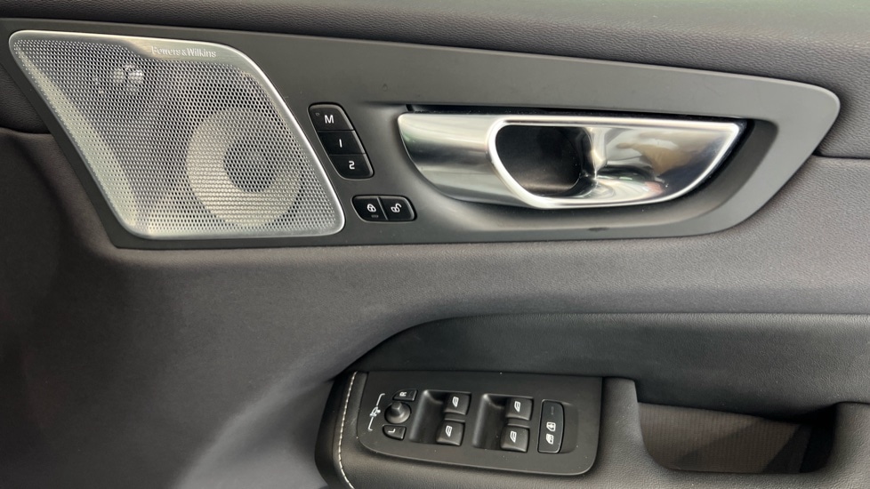 Used Volvo XC60 2023 for sale - 76595280: Photo 15