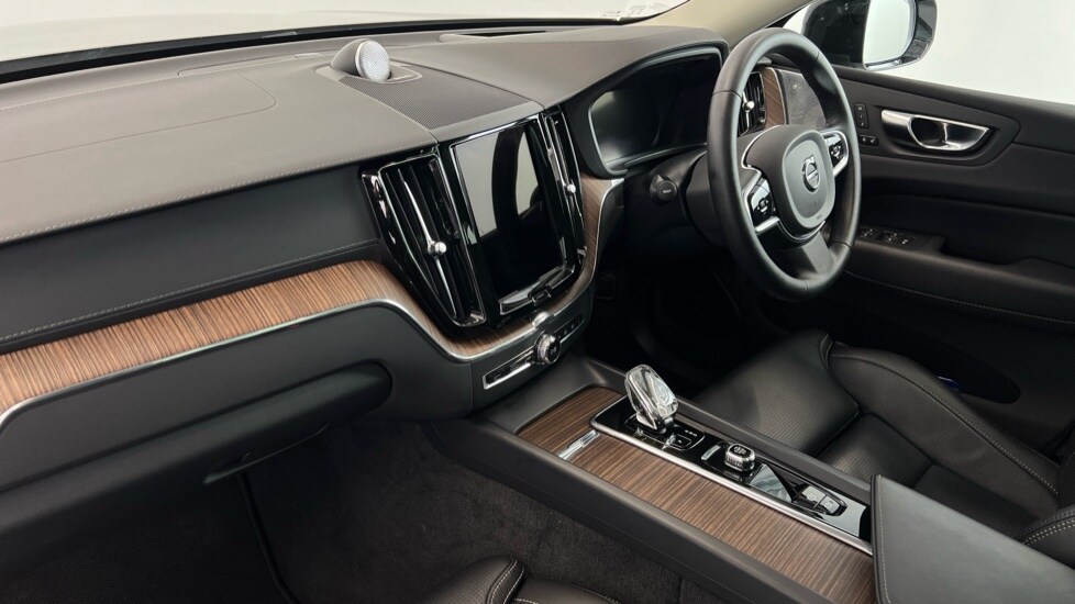 Used Volvo XC60 2023 for sale - 76595280: Photo 4