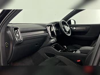Used Volvo XC40 2024 for sale - 79742041: Photo