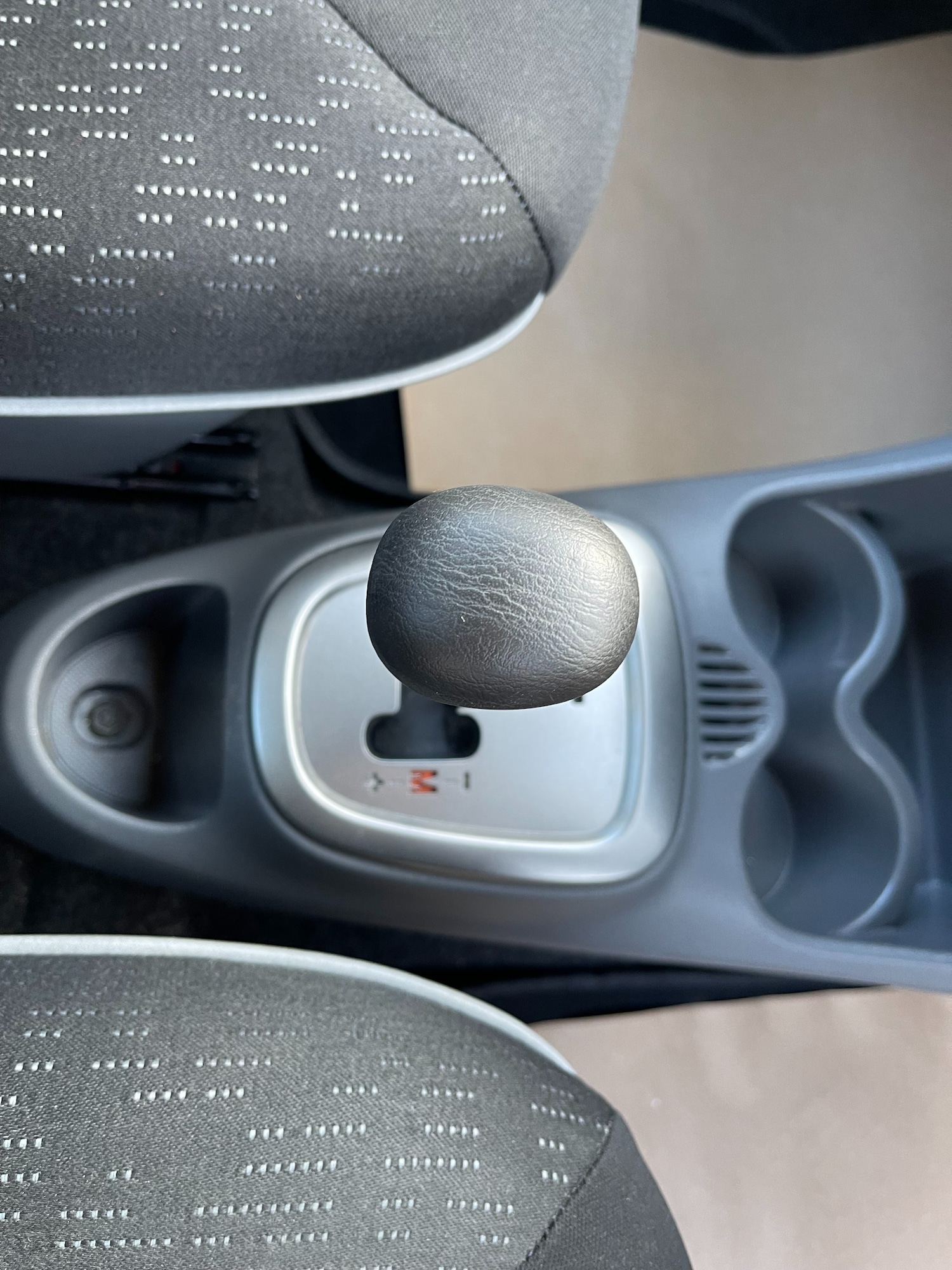 Used Peugeot 107 2011 for sale - 77717703: Photo 14