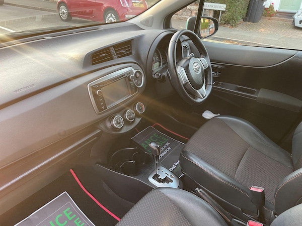 Used Toyota Yaris 2012 for sale - 76247402: Photo 32