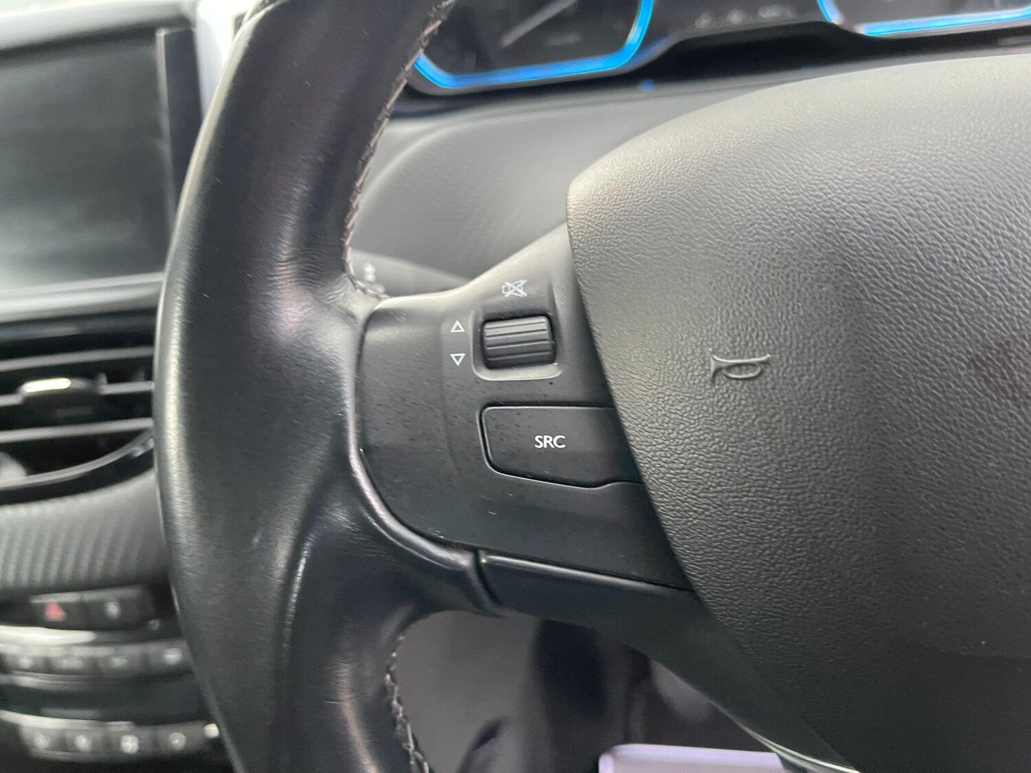 Used Peugeot 2008 2018 for sale - 76360988: Photo 42