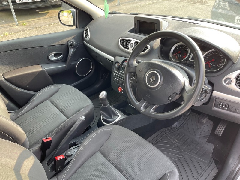 Used Renault Clio 2011 for sale - 76706580: Photo 19