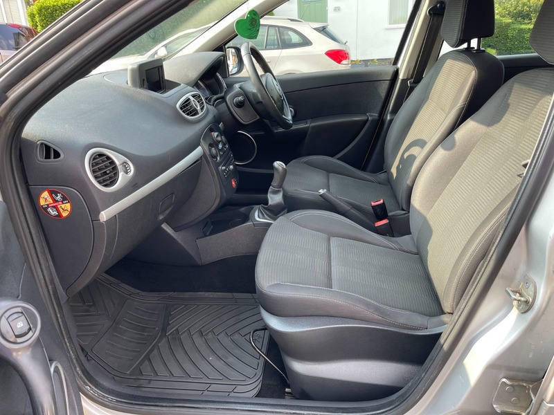 Used Renault Clio 2011 for sale - 76706580: Photo 26