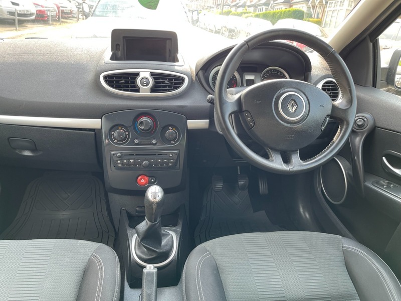 Used Renault Clio 2011 for sale - 76706580: Photo 29