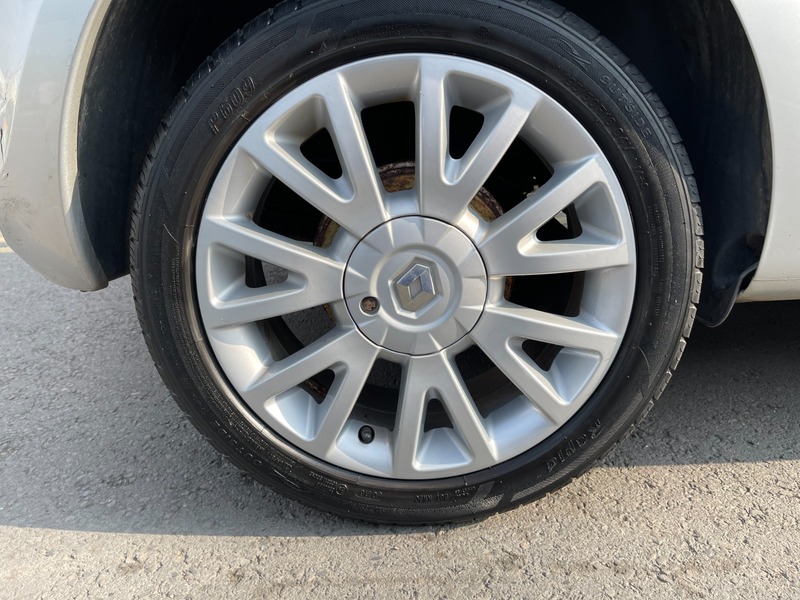 Used Renault Clio 2011 for sale - 76706580: Photo 30