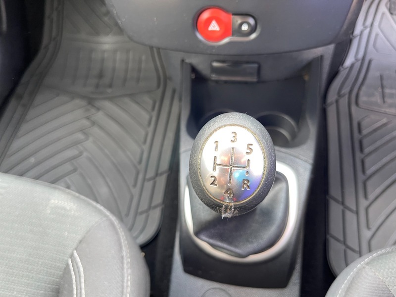 Used Renault Clio 2011 for sale - 76706580: Photo 32