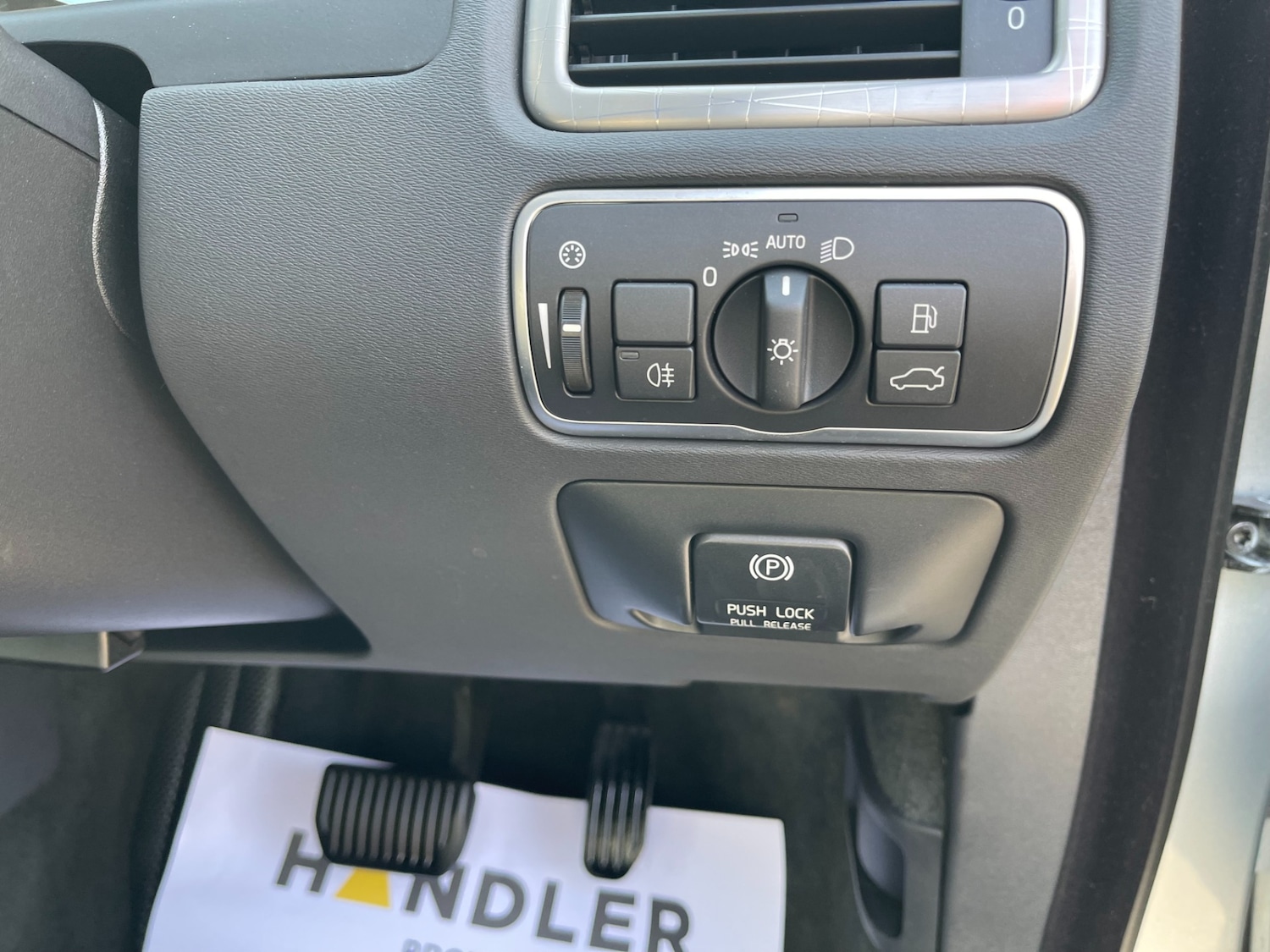 Used Volvo XC70 2013 for sale - 77950548: Photo 29