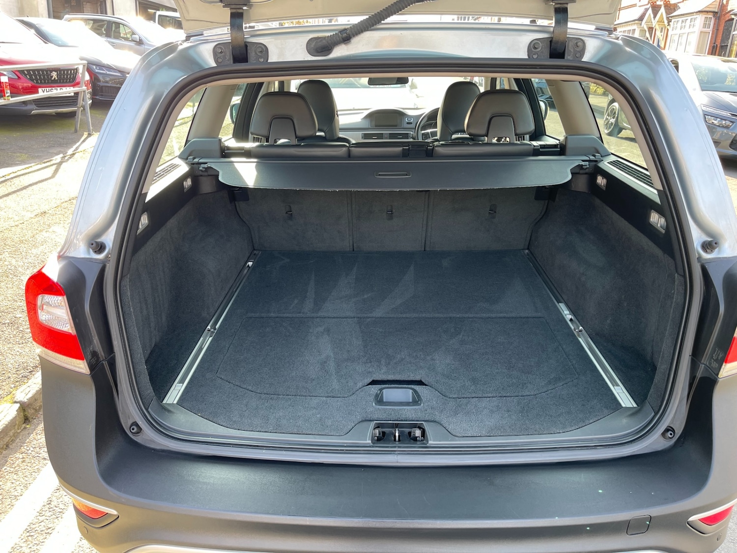 Used Volvo XC70 2013 for sale - 77950548: Photo 35