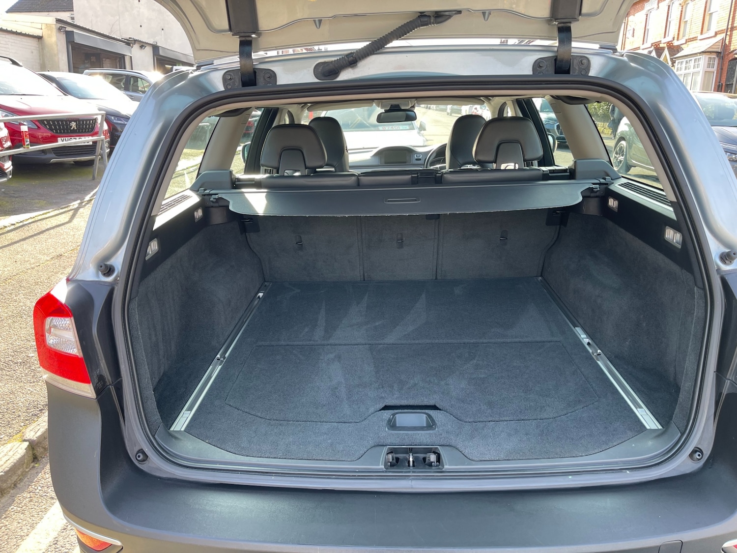 Used Volvo XC70 2013 for sale - 77950548: Photo 36