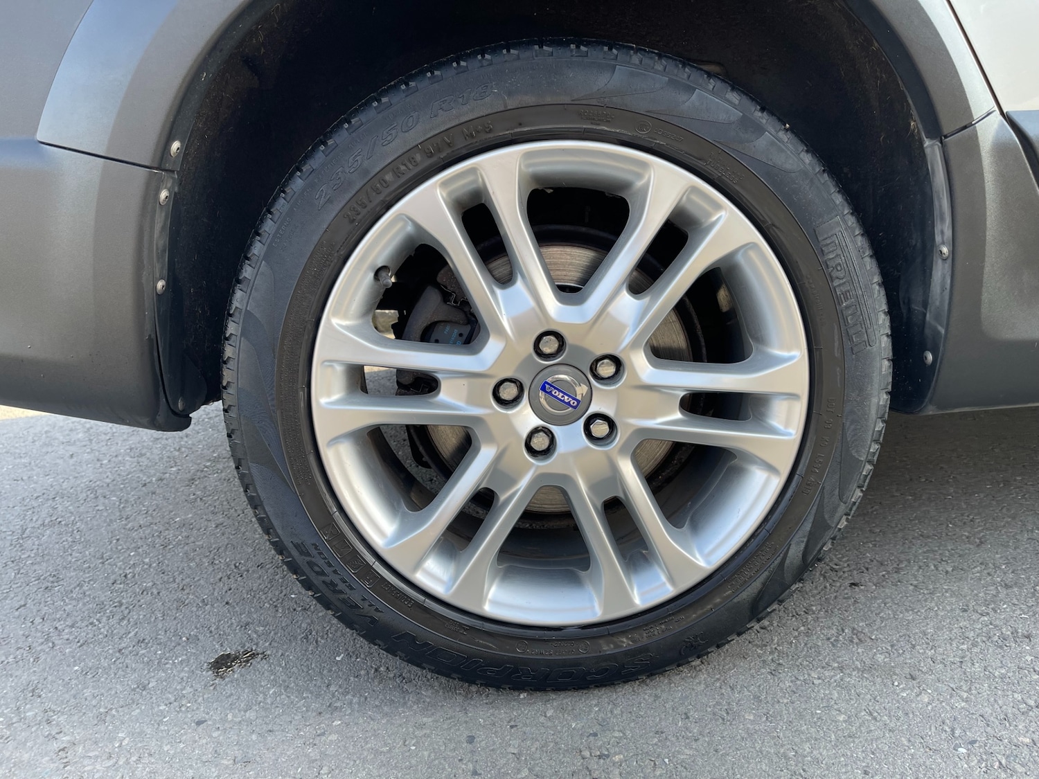 Used Volvo XC70 2013 for sale - 77950548: Photo 43