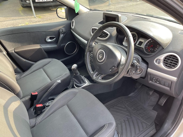Used Renault Clio 2011 for sale - 74564734: Photo 22