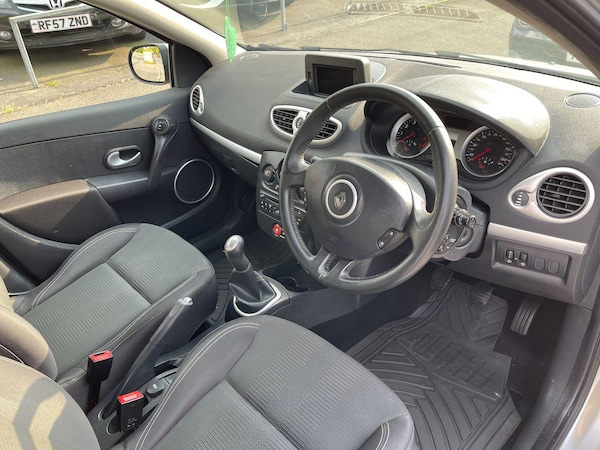 Used Renault Clio 2011 for sale - 74564734: Photo 24