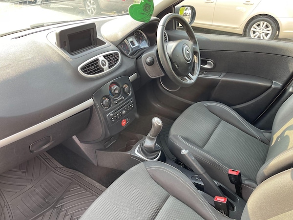 Used Renault Clio 2011 for sale - 74564734: Photo 26