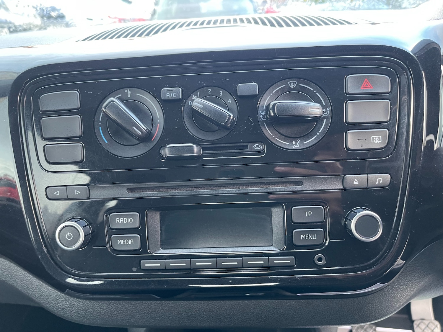 Used Volkswagen up! 2014 for sale - 76734643: Photo 27