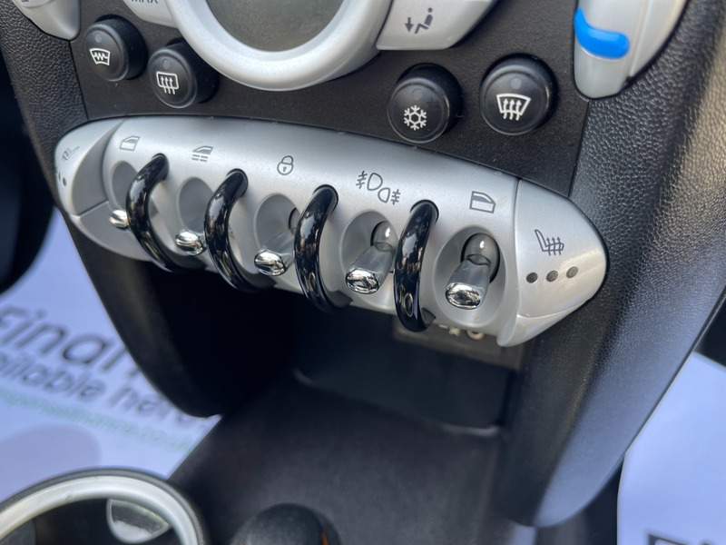 Used MINI Convertible 2009 for sale - 76706537: Photo 30