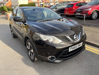 Used Nissan Qashqai 2017 for sale - 76240230: Photo 2