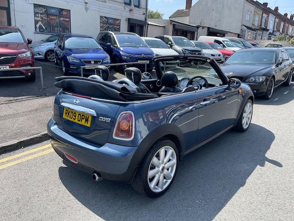 Used MINI Convertible 2009 for sale - 75507289: Photo 13