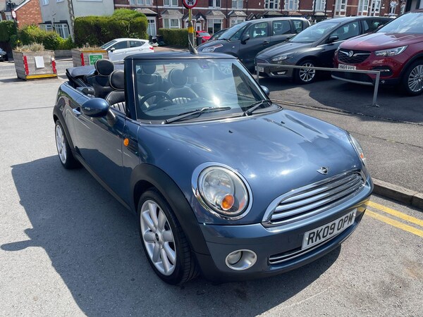 Used MINI Convertible 2009 for sale - 75507289: Photo 2