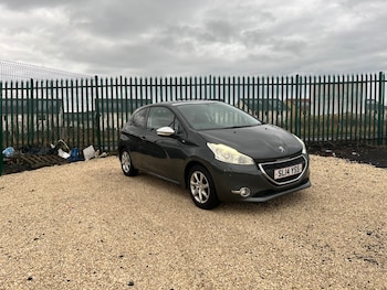Used Peugeot 208 2014 for sale - 77240782: Photo
