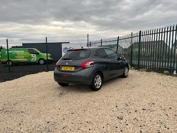 Used Peugeot 208 2014 for sale - 77240782: Photo