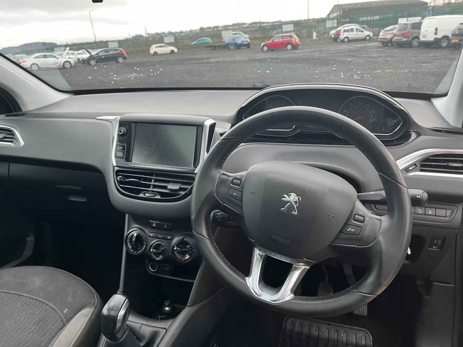 Used Peugeot 208 2014 for sale - 77240782: Photo 6