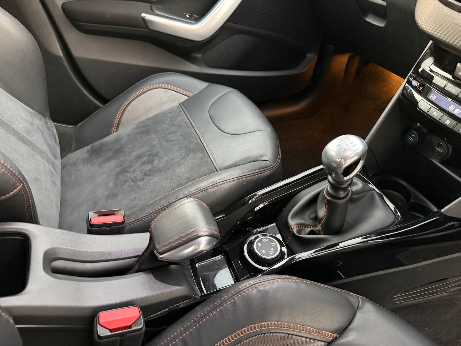 Used Peugeot 2008 2015 for sale - 76603019: Photo 11