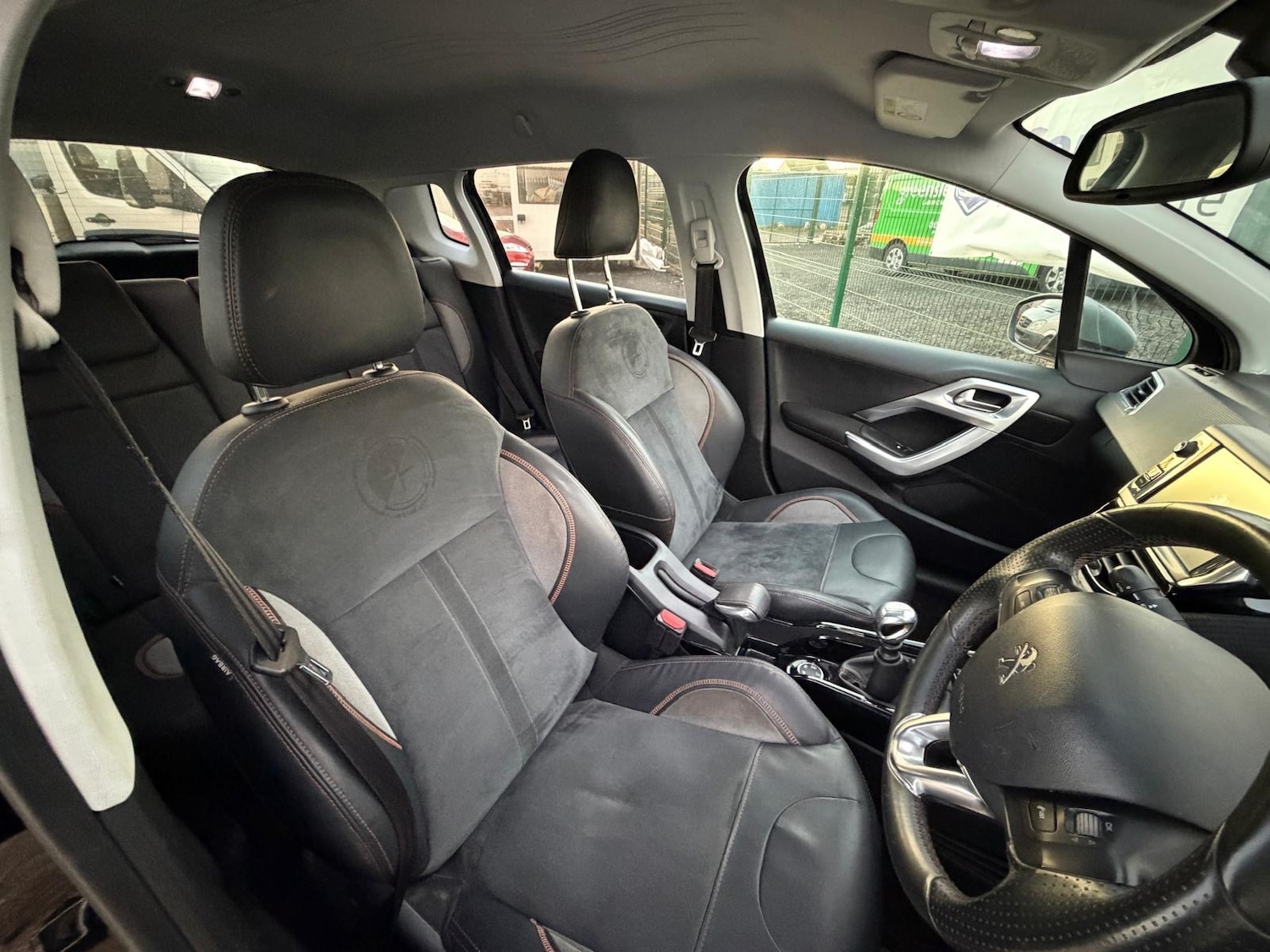 Used Peugeot 2008 2015 for sale - 76603019: Photo 8