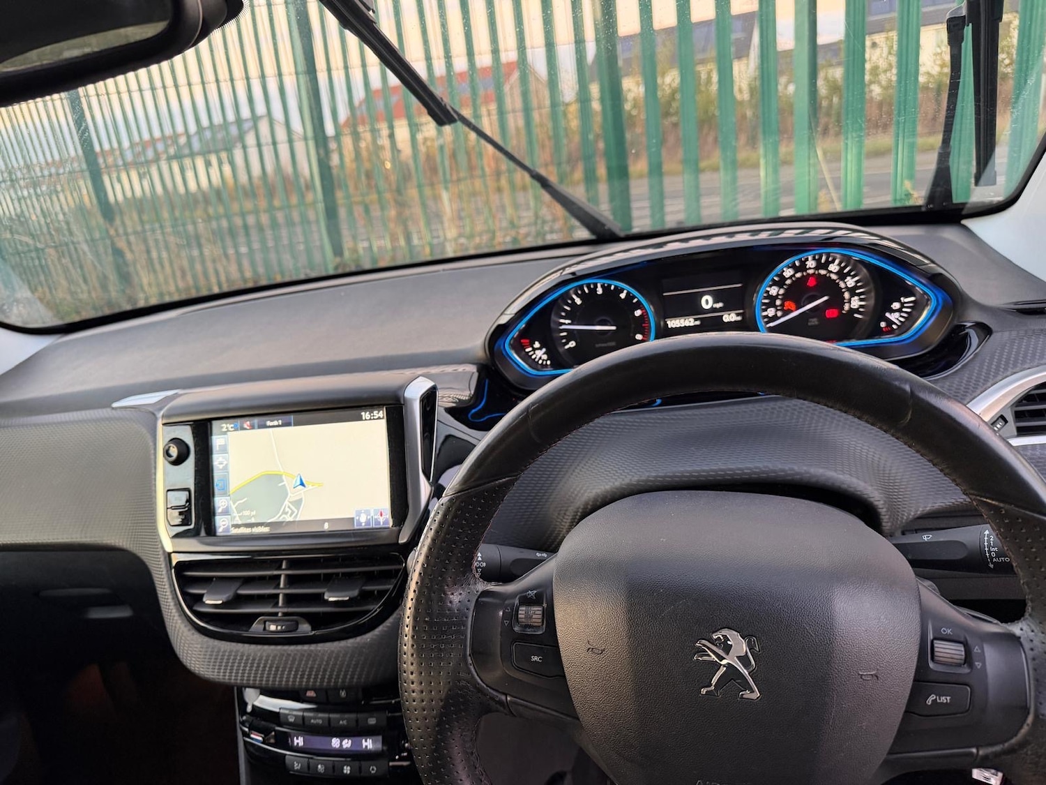 Used Peugeot 2008 2015 for sale - 76603019: Photo 9