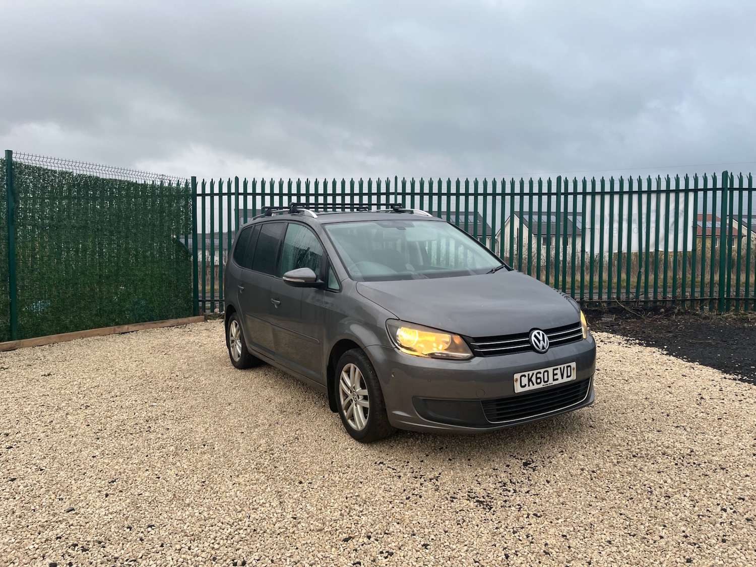 Used Volkswagen Touran 2010 for sale - 77324525: Photo 2