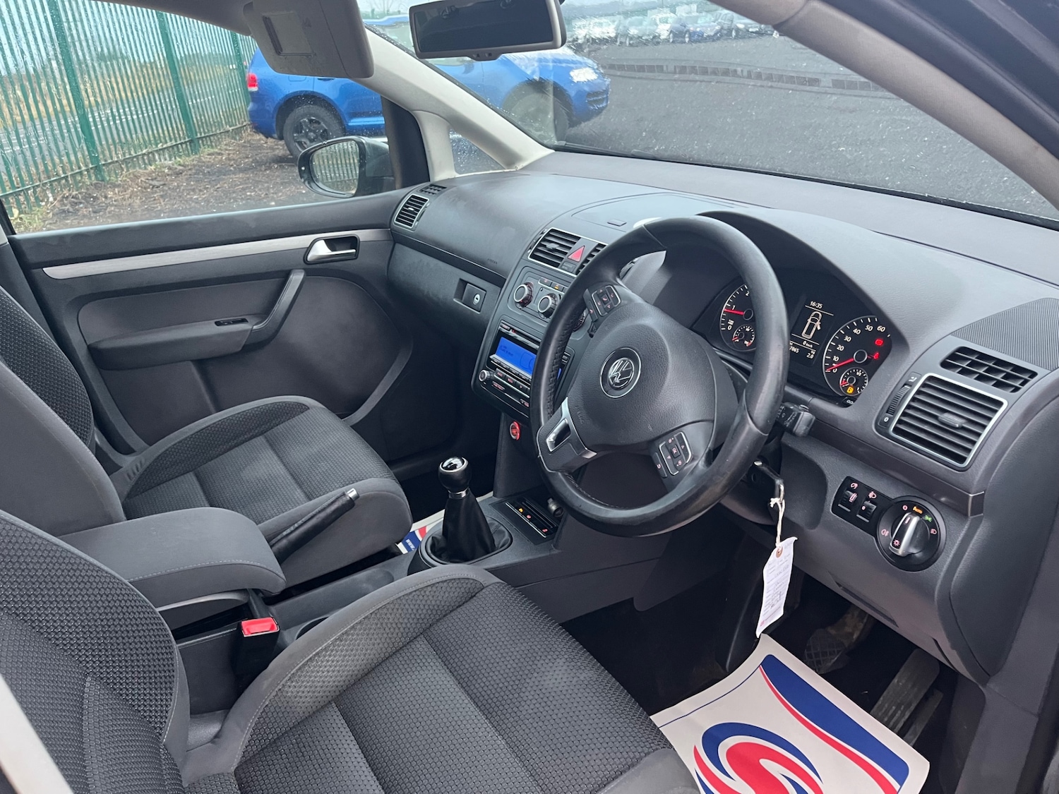 Used Volkswagen Touran 2010 for sale - 77324525: Photo 5