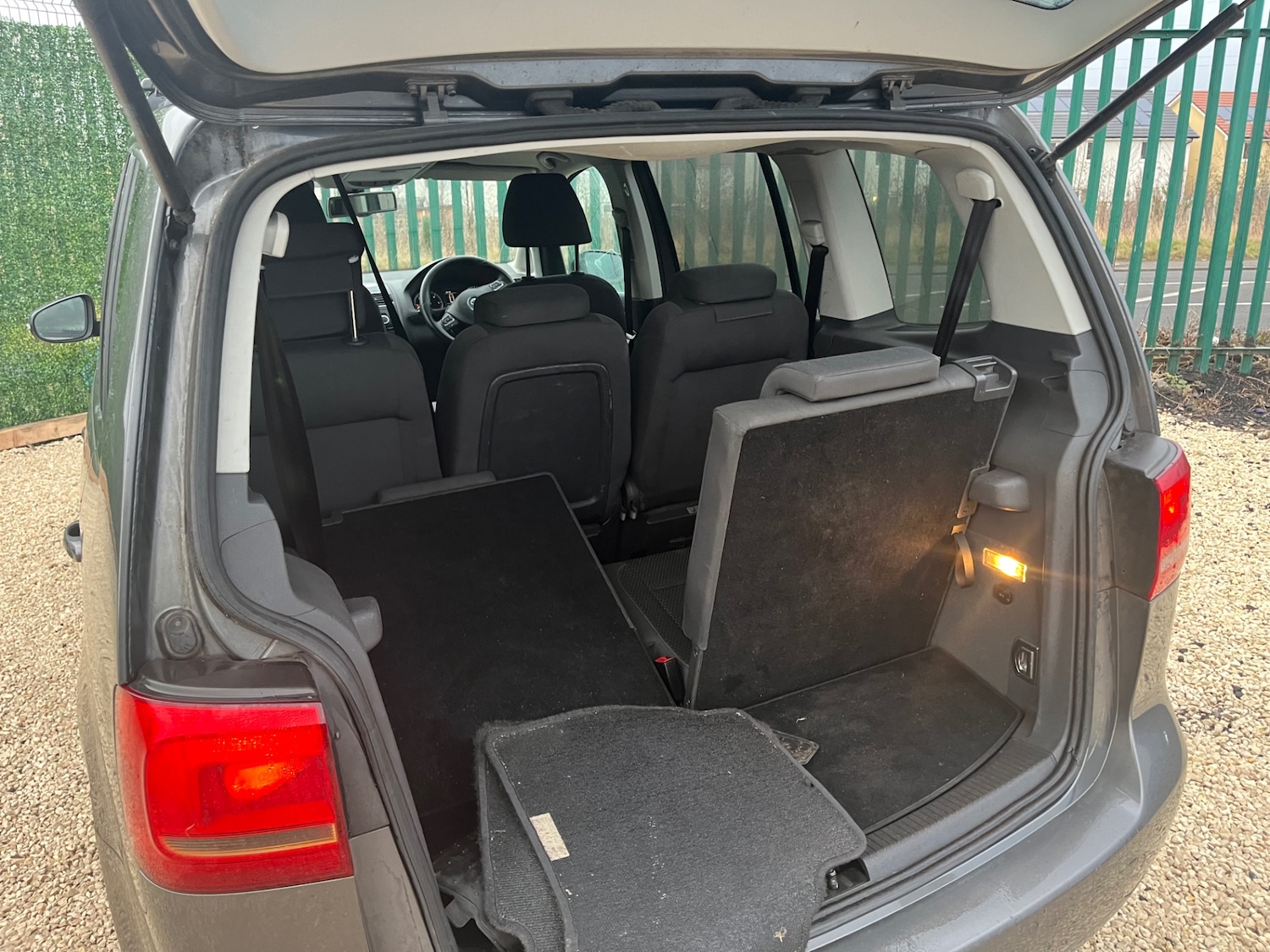 Used Volkswagen Touran 2010 for sale - 77324525: Photo 8