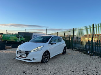 Used Peugeot 208 2013 for sale - 77249047: Photo