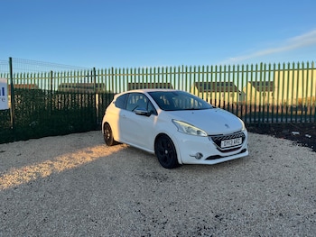 Used Peugeot 208 2013 for sale - 77249047: Photo