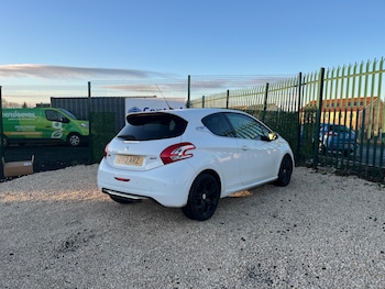 Used Peugeot 208 2013 for sale - 77249047: Photo