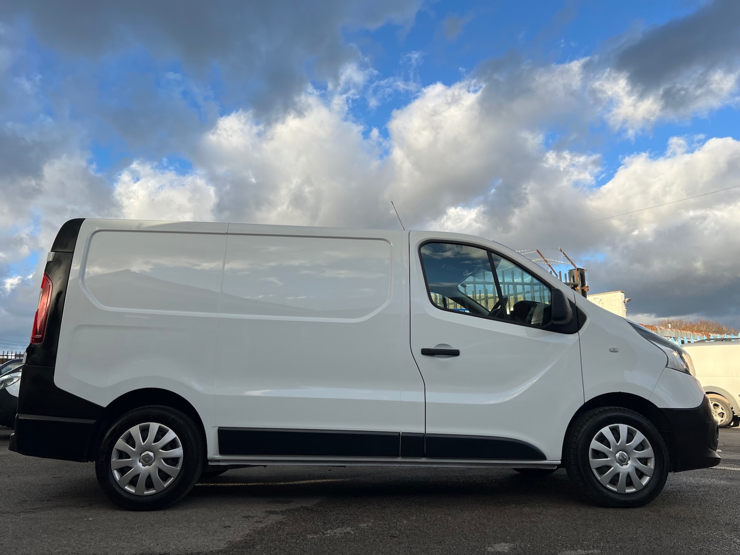 Used Renault Trafic 2015 for sale - 76393486: Photo 2