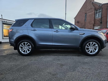 Used Land Rover Discovery Sport 2017 for sale - 75975437: Photo