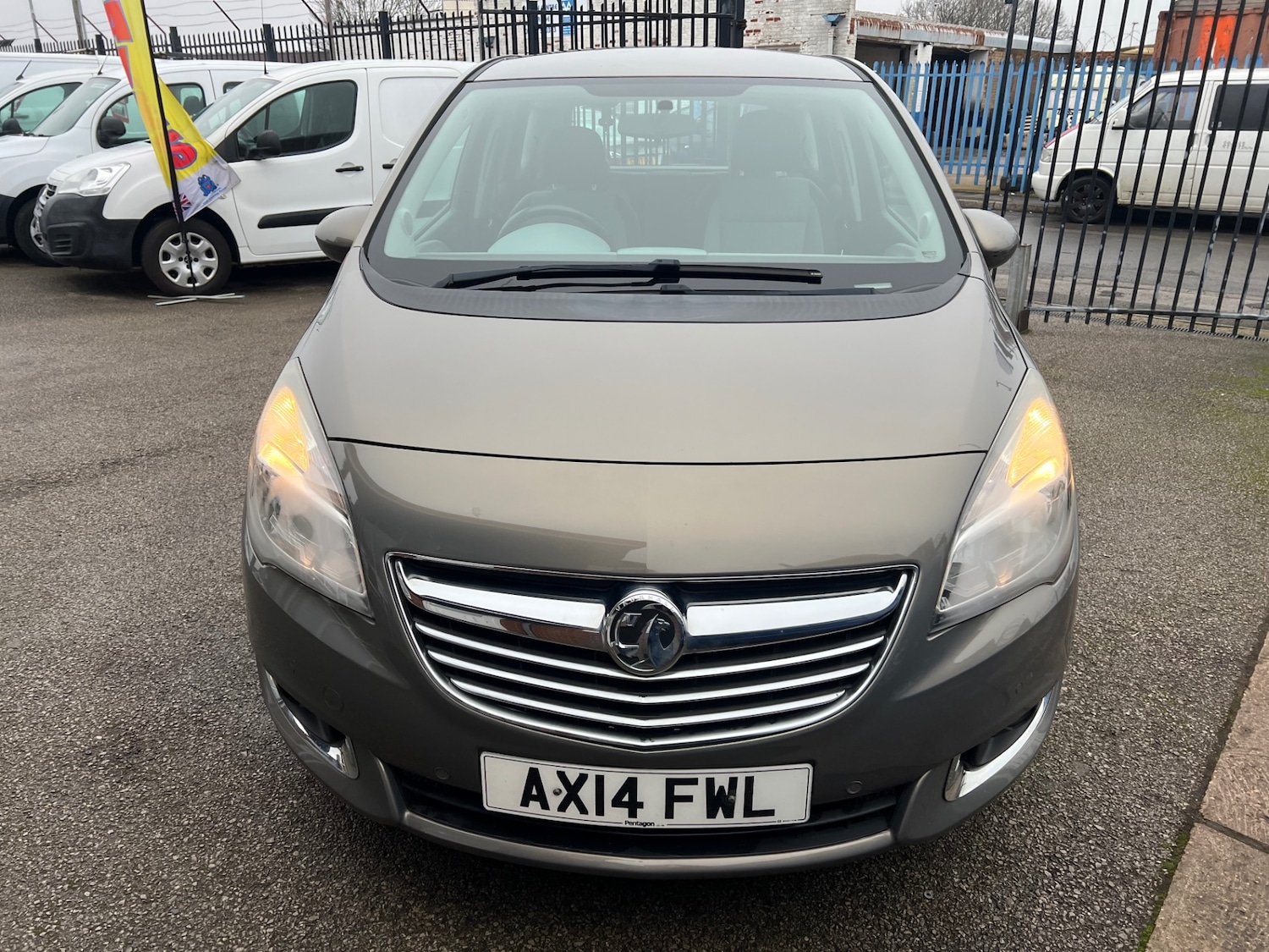 Used Vauxhall Meriva 2014 for sale - 77136234: Photo 2