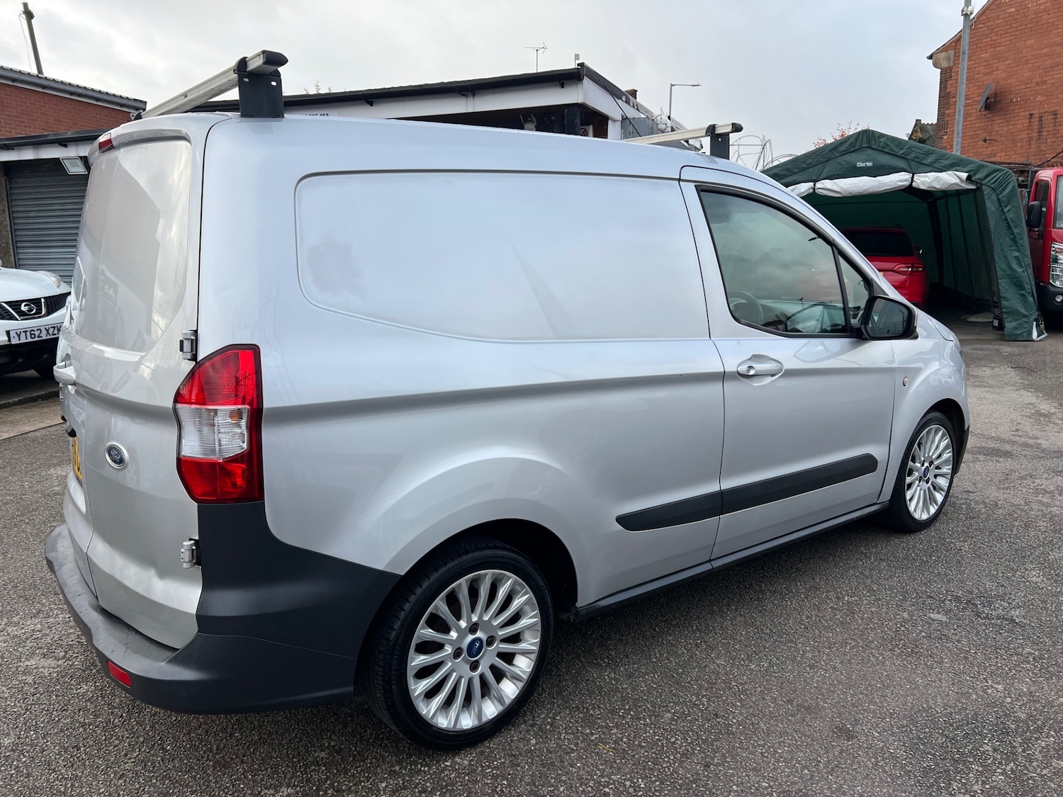 Used Ford Transit Courier 2015 for sale - 76436213: Photo 2