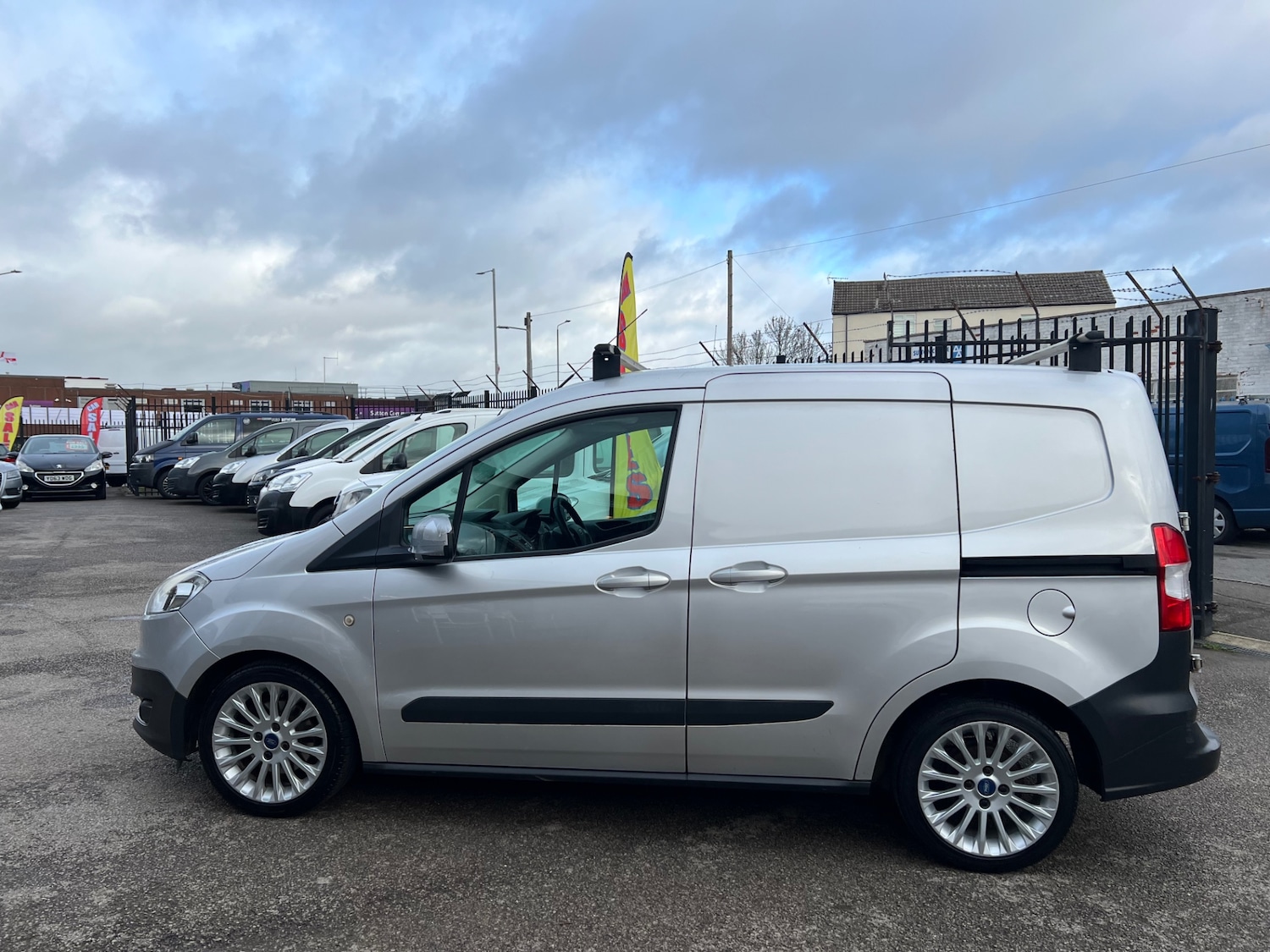 Used Ford Transit Courier 2015 for sale - 76436213: Photo 3