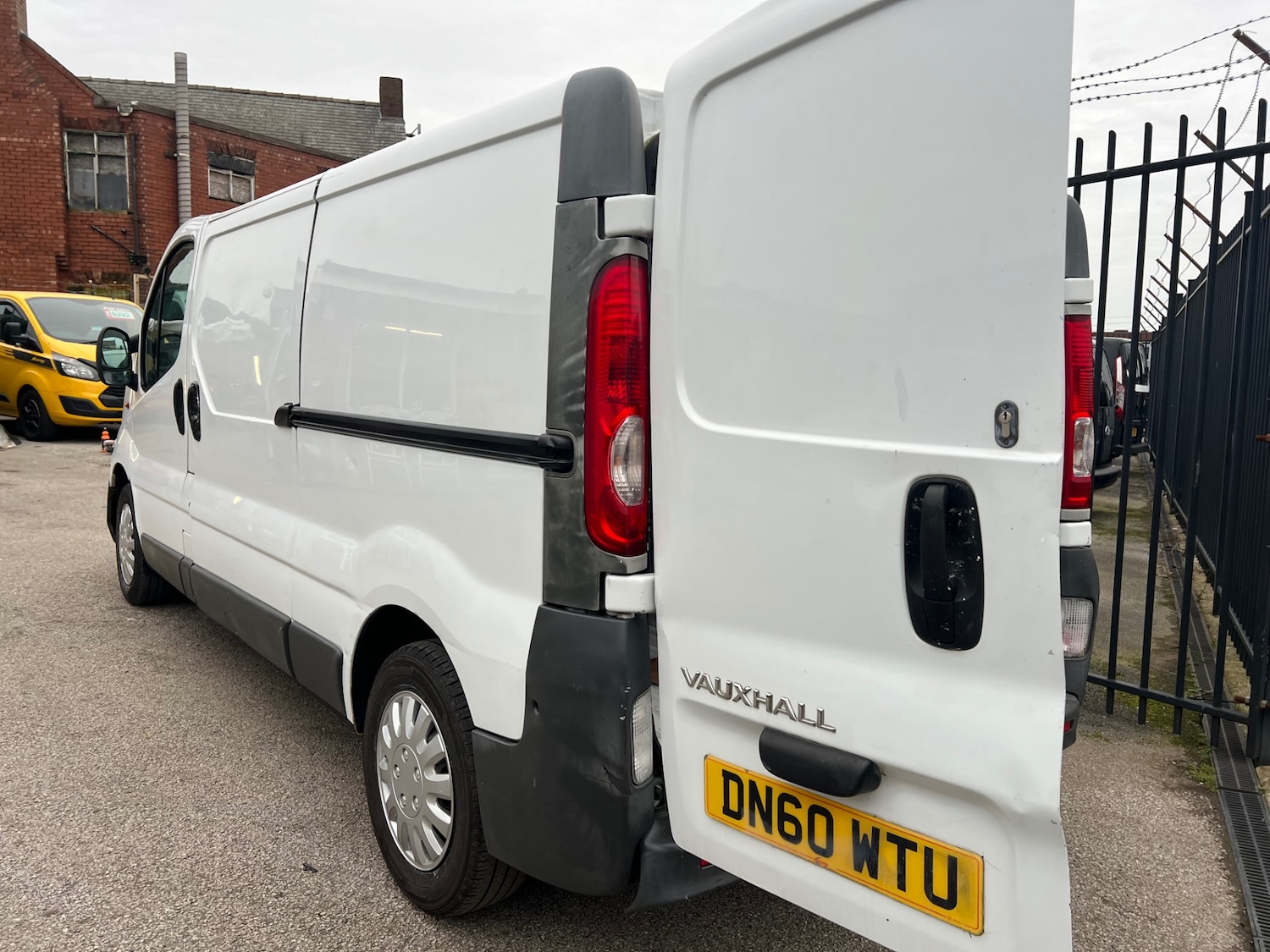 Used Vauxhall Vivaro 2010 for sale - 77592425: Photo 7