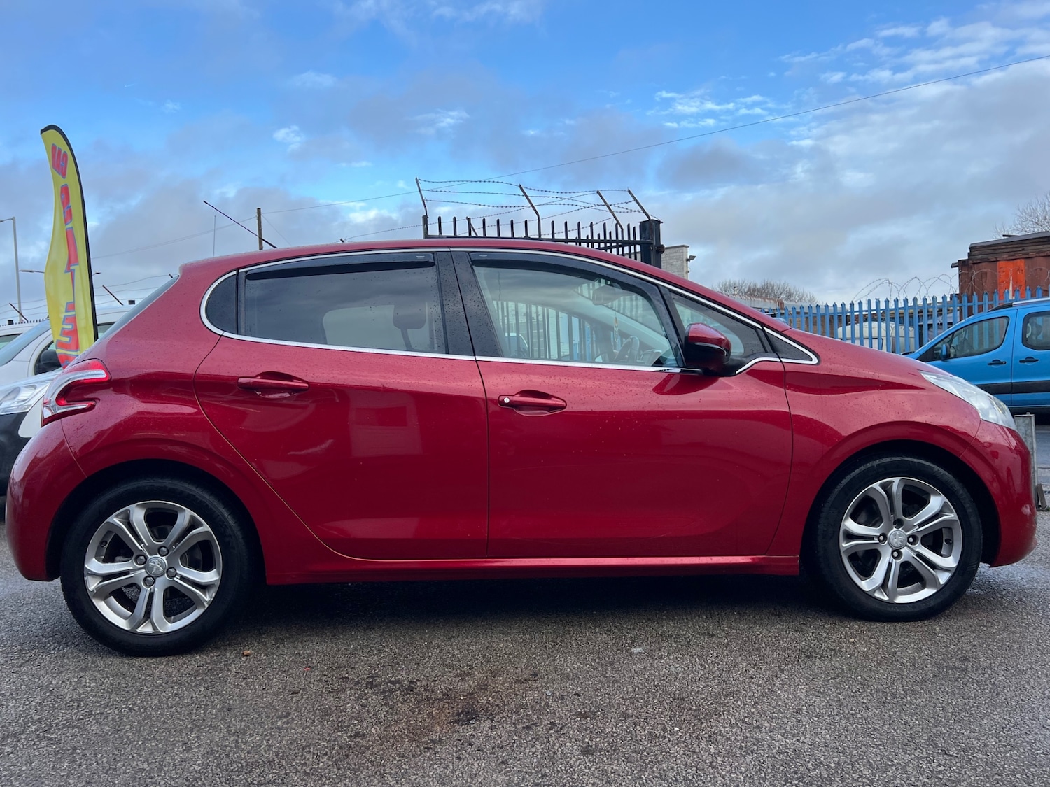 Used Peugeot 208 2014 for sale - 77168488: Photo 2