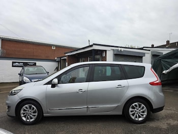 Used Renault Grand Scenic 2012 for sale - 76504319: Photo