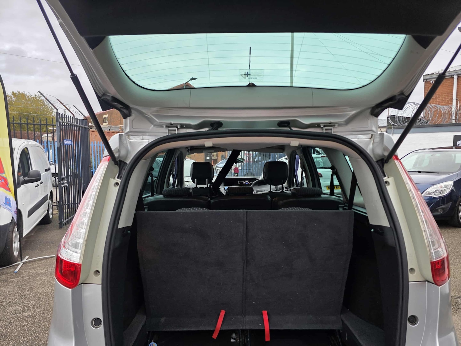 Used Renault Grand Scenic 2012 for sale - 76504319: Photo 9