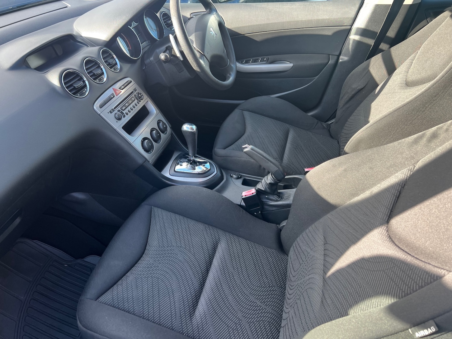 Used Peugeot 308 2010 for sale - 77351268: Photo 4