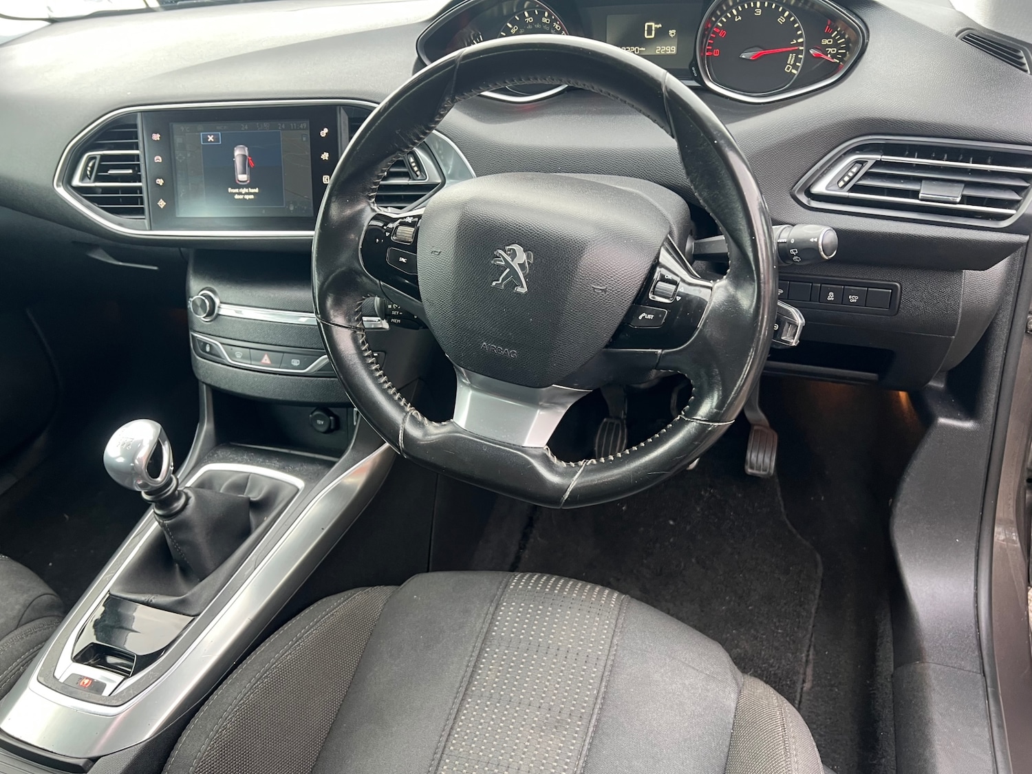 Used Peugeot 308 2015 for sale - 77168025: Photo 6