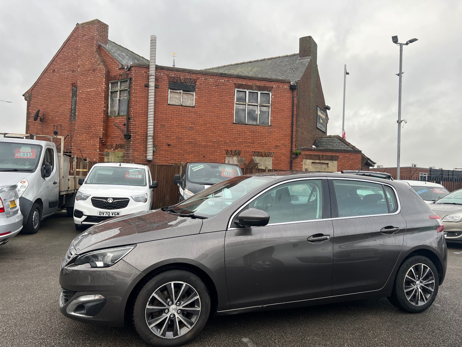 Used Peugeot 308 2015 for sale - 77168025: Photo 9