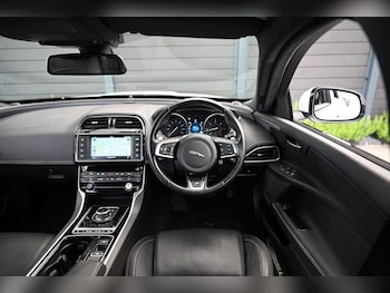Used Jaguar XE 2018 for sale - 79313362: Photo